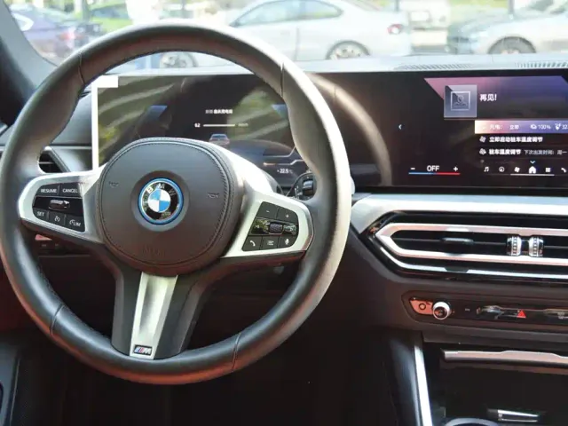 BMW i4 — Фото автомобиля 10