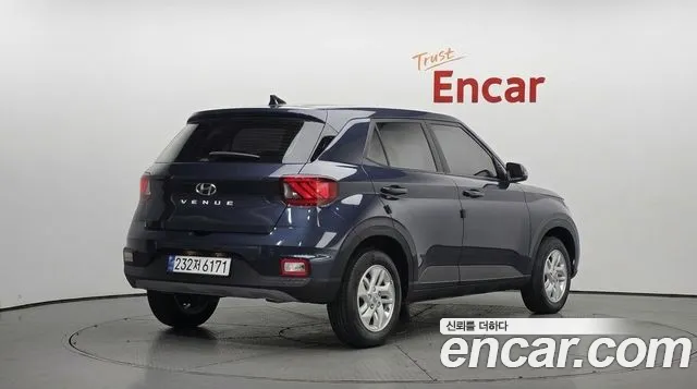 Hyundai Venue — Фото автомобиля 2
