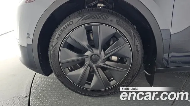 Tesla Model Y — Фото автомобиля 5