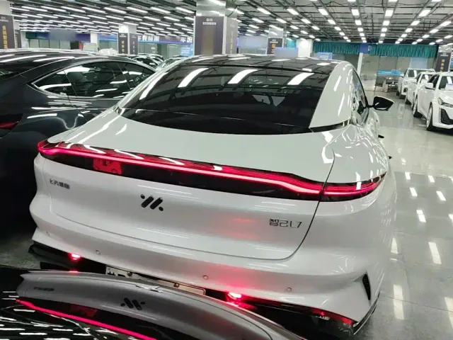 IM Motors L7 — Фото автомобиля 5