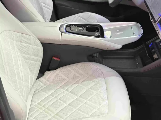 Changan Qiyuan A07 — Фото автомобиля 8