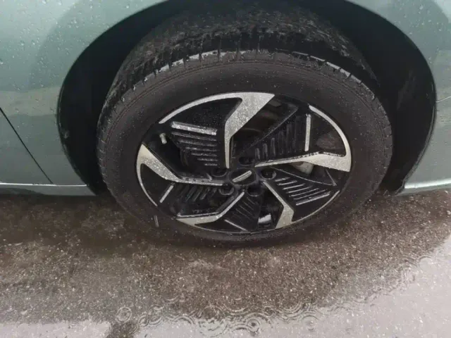 Geely Geometry G6 — Фото автомобиля 11