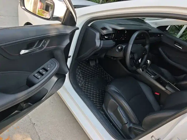 Roewe i5 — Фото автомобиля 15