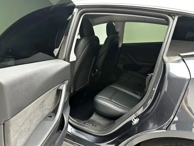 Tesla Model Y — Фото автомобиля 13