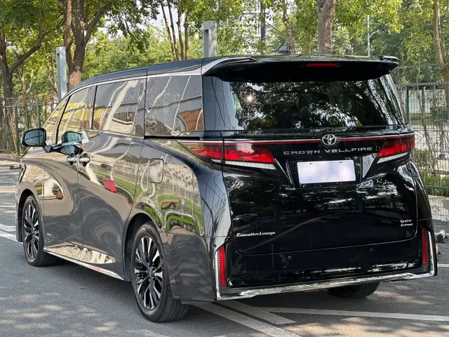 Toyota Vellfire — Фото автомобиля 4
