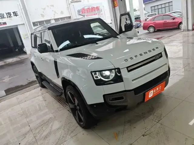 Land Rover Defender — Фото автомобиля 2