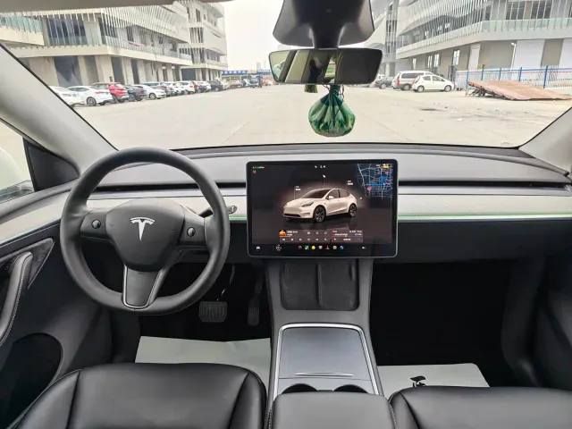 Tesla Model Y — Фото автомобиля 8