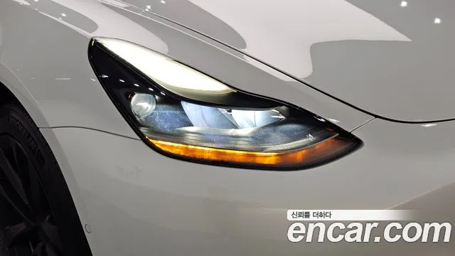 Tesla Model 3 — Фото автомобиля 21