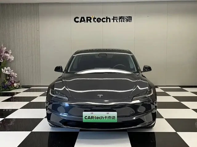 Tesla Model 3 — Фото автомобиля 3