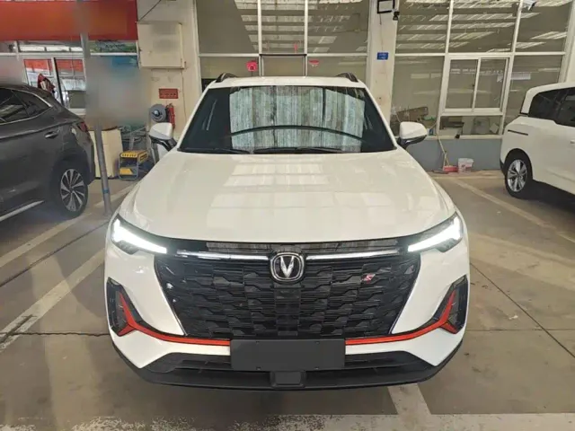 Changan CS35 Plus — Фото автомобиля 2