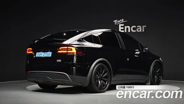 Tesla Model X — Фото автомобиля 2