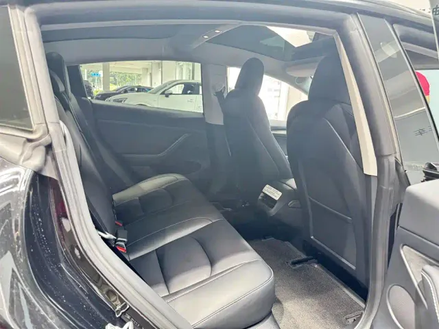 Tesla Model 3 — Фото автомобиля 7
