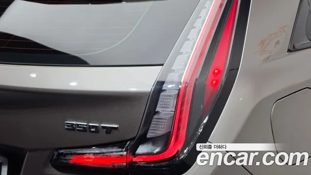 Cadillac XT4 — Фото автомобиля 8