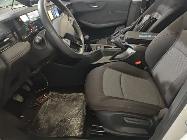 Roewe i5 — Фото автомобиля 14