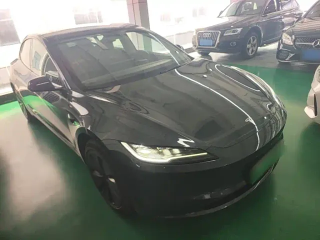 Tesla Model 3 — Фото автомобиля 3
