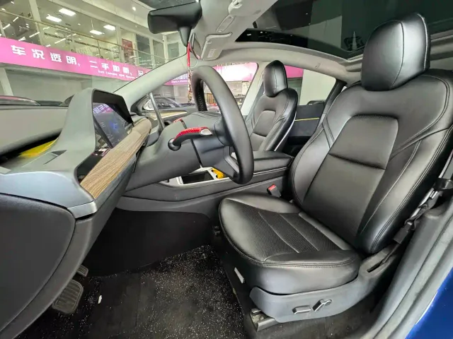 Tesla Model Y — Фото автомобиля 11