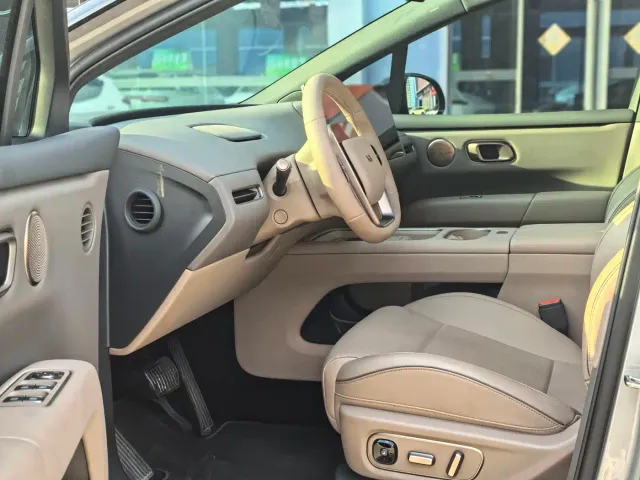 Li Auto i6 — Фото автомобиля 10