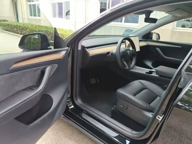 Tesla Model Y — Фото автомобиля 15
