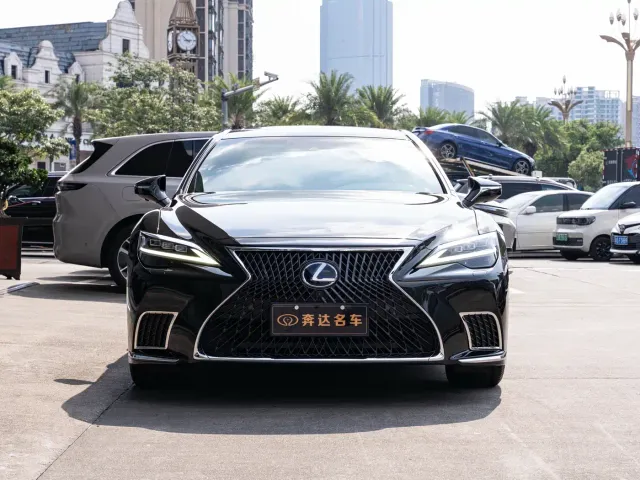 Lexus LS — Фото автомобиля 2
