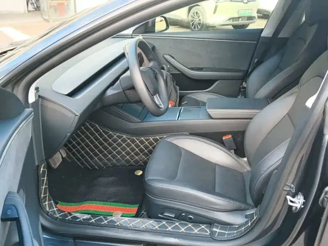 Tesla Model 3 — Фото автомобиля 14