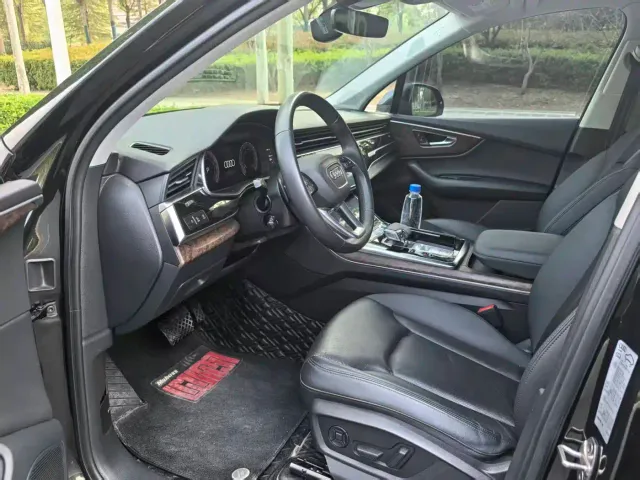 Audi Q7 — Фото автомобиля 10