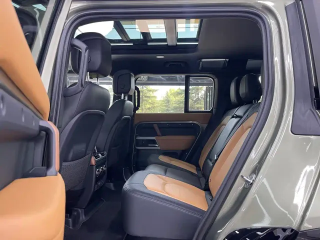 Land Rover Defender — Фото автомобиля 20