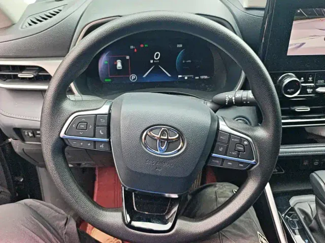 Toyota Highlander — Фото автомобиля 15