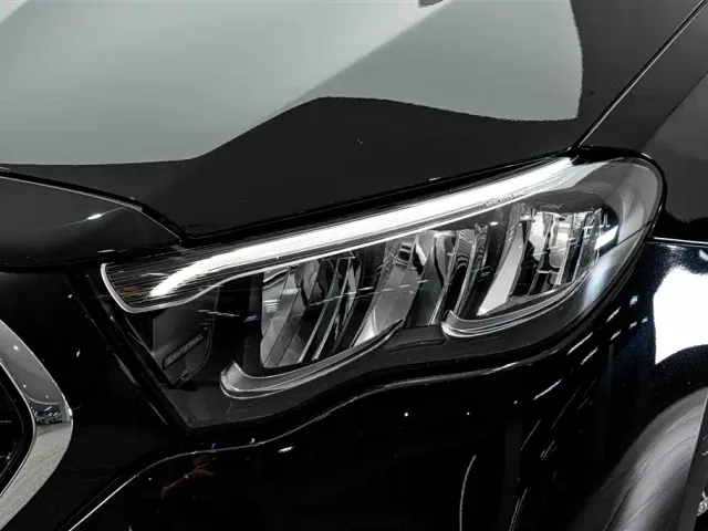 Mercedes-Benz E-Class — Фото автомобиля 4