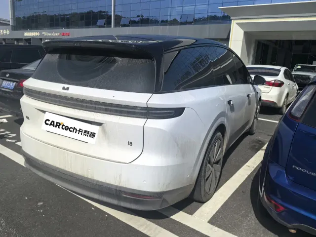 Li Auto i8 — Фото автомобиля 5