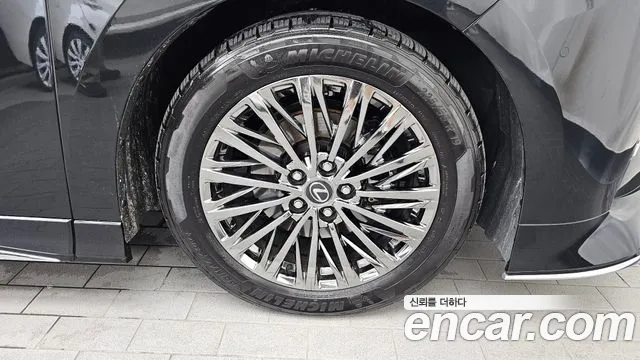 Lexus LM — Фото автомобиля 18