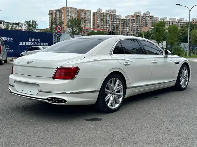 Bentley Flying Spur — Фото автомобиля 4