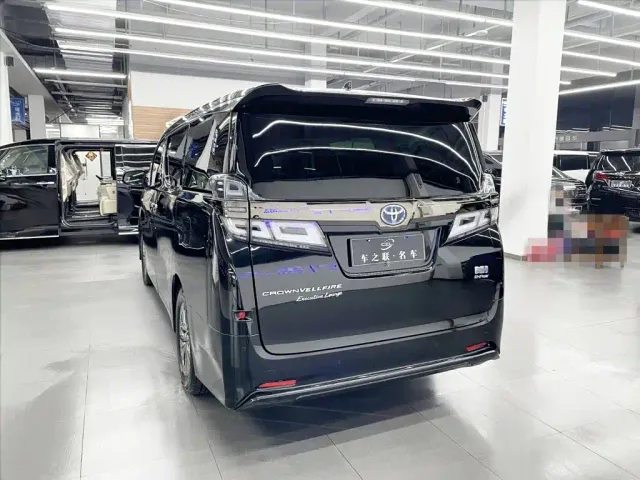 Toyota Vellfire — Фото автомобиля 4