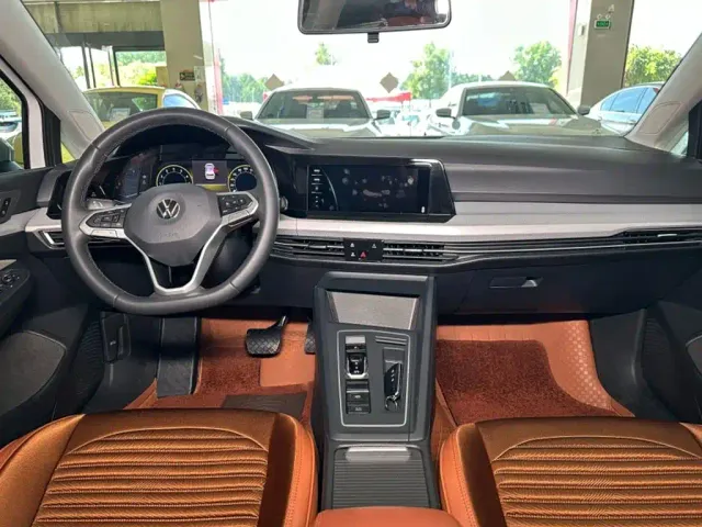 Volkswagen Golf — Фото автомобиля 3