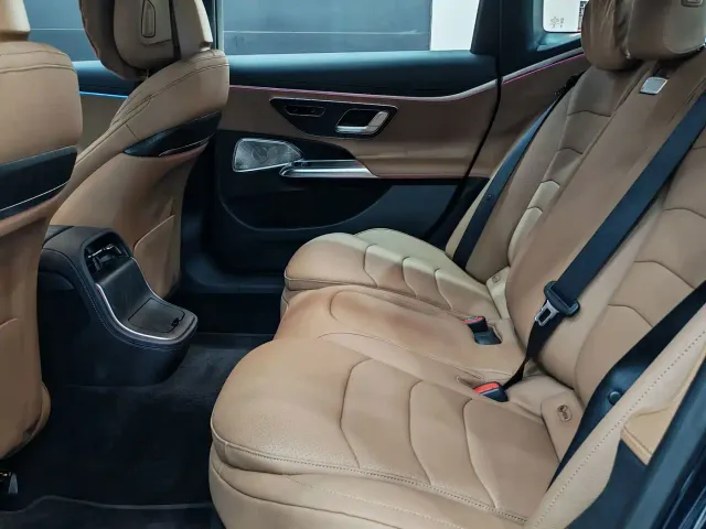 Mercedes-Benz E-Class — Фото автомобиля 11