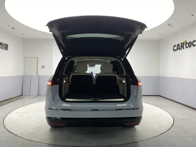 Nio ES8 — Фото автомобиля 29