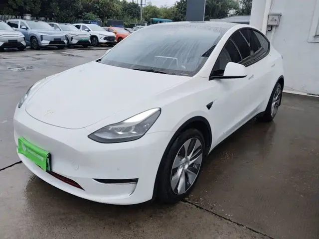 Фотография автомобиля — Tesla Model Y