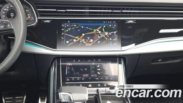 Audi Q8 55 TFSI quattro Premium — Фото автомобиля 12