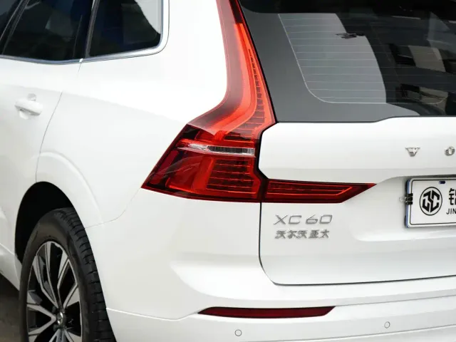 Volvo XC60 — Фото автомобиля 8