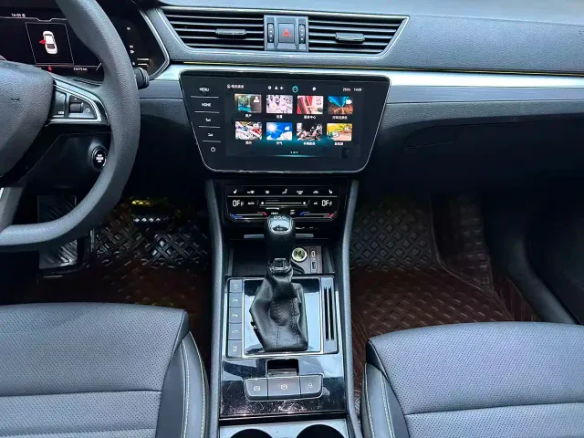 Skoda Superb — Фото автомобиля 14