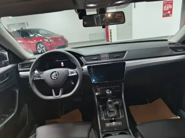 Skoda Superb — Фото автомобиля 9