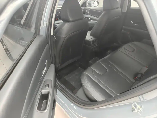 Hyundai Elantra — Фото автомобиля 10