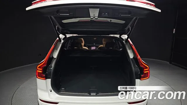 Вольво XC60 — Фото автомобиля 20
