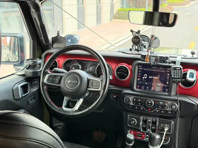 Jeep Wrangler — Фото автомобиля 6