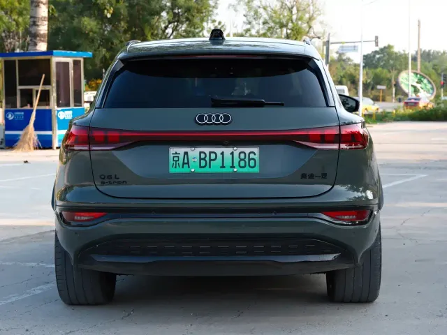 Audi Q6L e-tron — Фото автомобиля 12