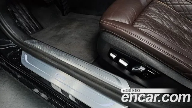 BMW 7-Series — Фото автомобиля 8