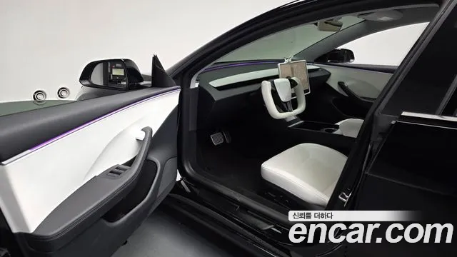 Tesla Model 3 — Фото автомобиля 15