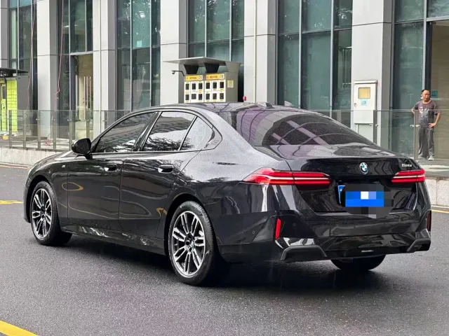 BMW 5 Series — Фото автомобиля 4