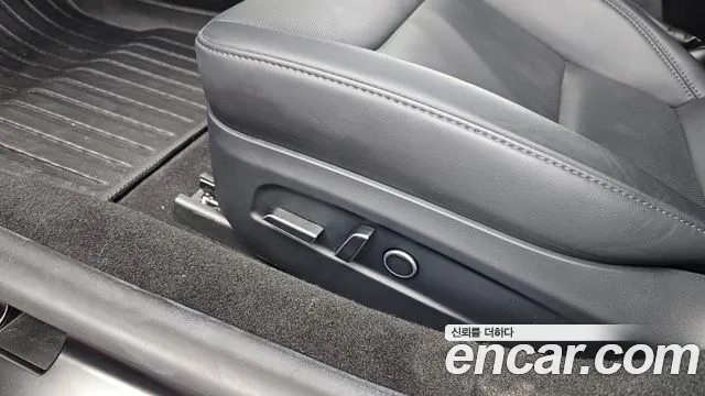 Tesla Model 3 — Фото автомобиля 27