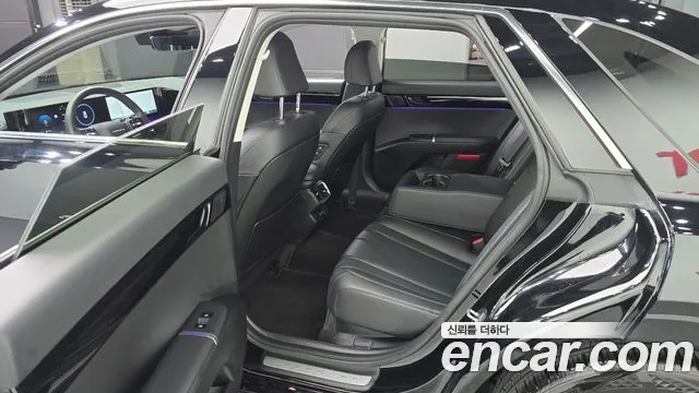 Hyundai Grandeur Grandeur (GN7) 2.5 Бензин 2WD — Фото автомобиля 11