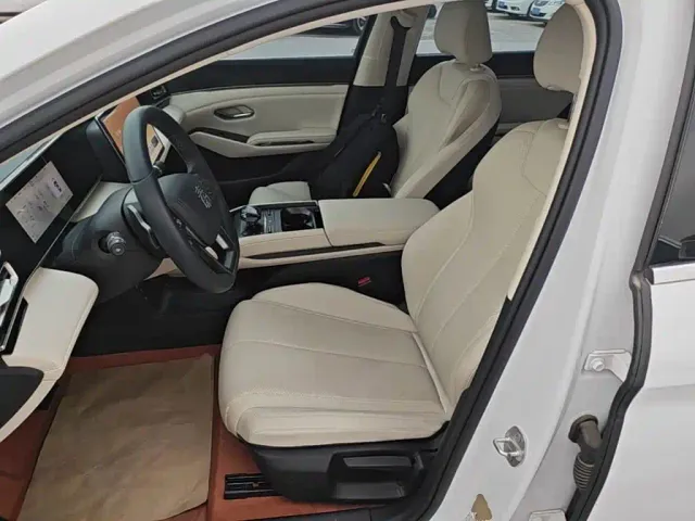 BYD Qin L — Фото автомобиля 14
